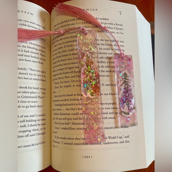 Hand Crafted Floral Resin Glitter Bookmarks Set of 2 - Picture 1 of 4